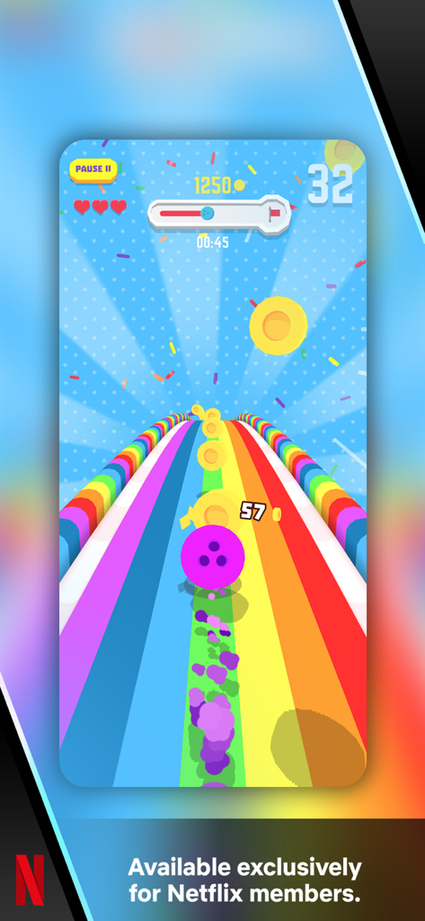 Bowling Ballers - 볼링 볼러스 모바일 게임에서 다채로운 무지개 트랙을 따라 굴러가는 보라색 볼링공.