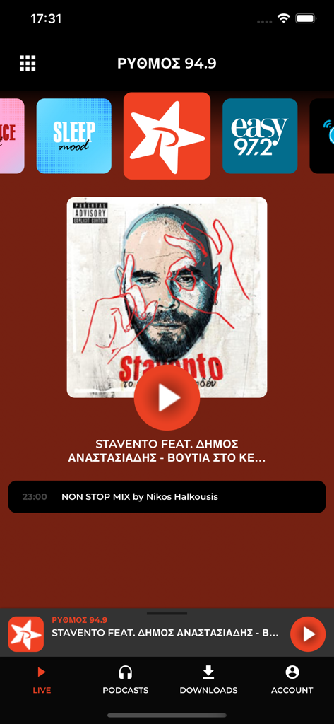 Rythmos 94.9 방송국의 라이브 라디오 플레이어를 보여주는 SOUNDIS 모바일 앱 인터페이스