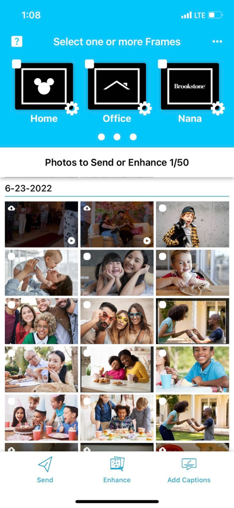 PhotoShare Frame v2 - Benutzeroberfläche der PhotoShare Frame App, die die Rahmauswahl und ein Raster von Familienfotos zeigt.