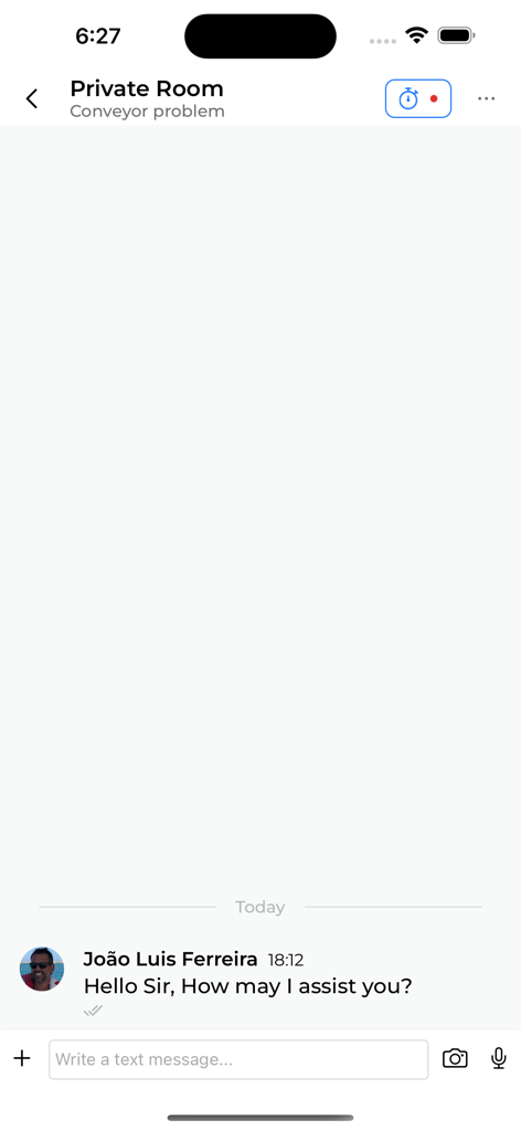 MEO Empresas Remote Assistance - Private chat room interface in the MEO Empresas Remote Assistance app showing a support message from a technician regarding a conveyor problem.