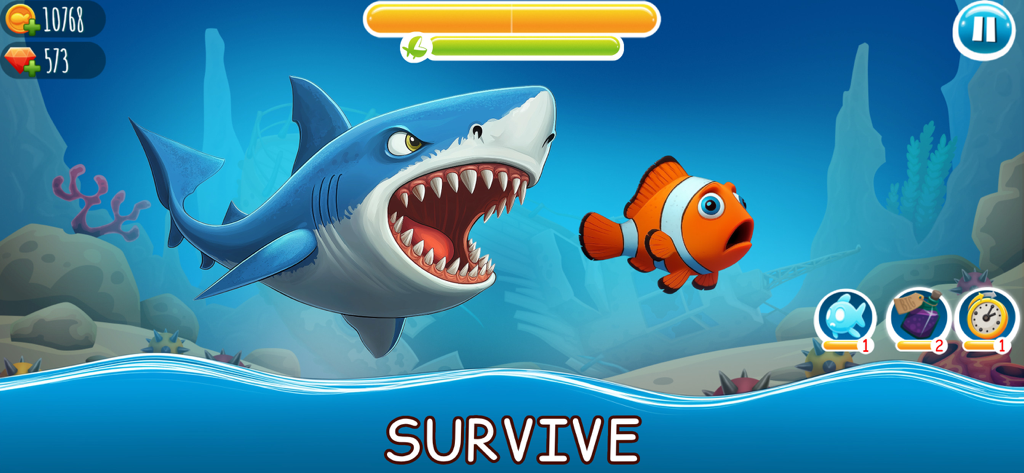 Hungry Ocean: Eat Fish & Grow - Un gran tiburón azul con la boca abierta persiguiendo a un pequeño pez payaso naranja bajo el agua en un juego de supervivencia.