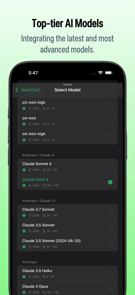 DeepChat - AI assistant - DeepChatアプリ画面に、ClaudeやOpenAIのバージョンを含む高度なAIモデルを選択するメニューが表示されています。