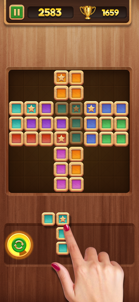 Una mano arrastrando un bloque de madera a una cuadrícula en el juego móvil Block Puzzle Star Finder.