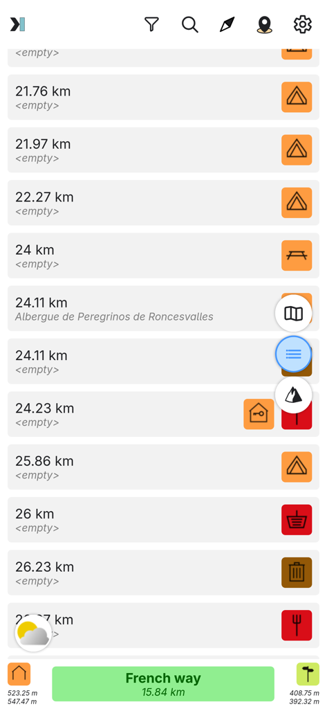 Pantalla de la aplicación móvil que muestra una lista de puntos de referencia del sendero con distancias e iconos de recursos