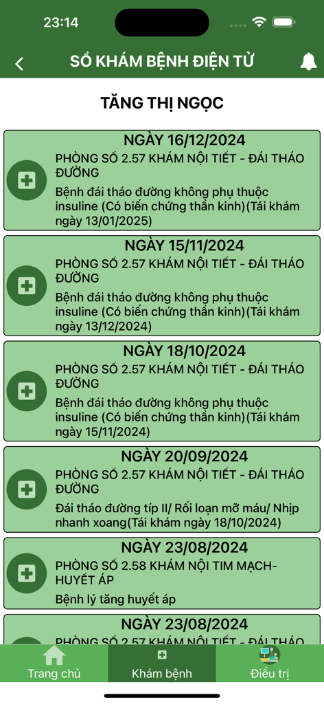 Uma tela móvel mostrando os registros médicos eletrônicos e o histórico de tratamento de um paciente no aplicativo BVTP VINH.