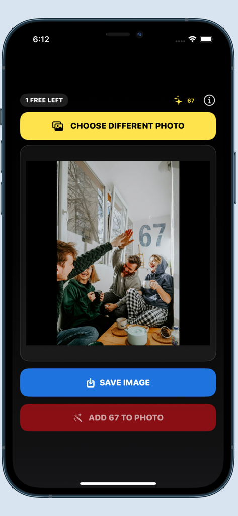 67 App - L'interface utilisateur de 67 App montrant une photo éditée avec le numéro 67 et des boutons pour sauvegarder ou ajouter du texte.