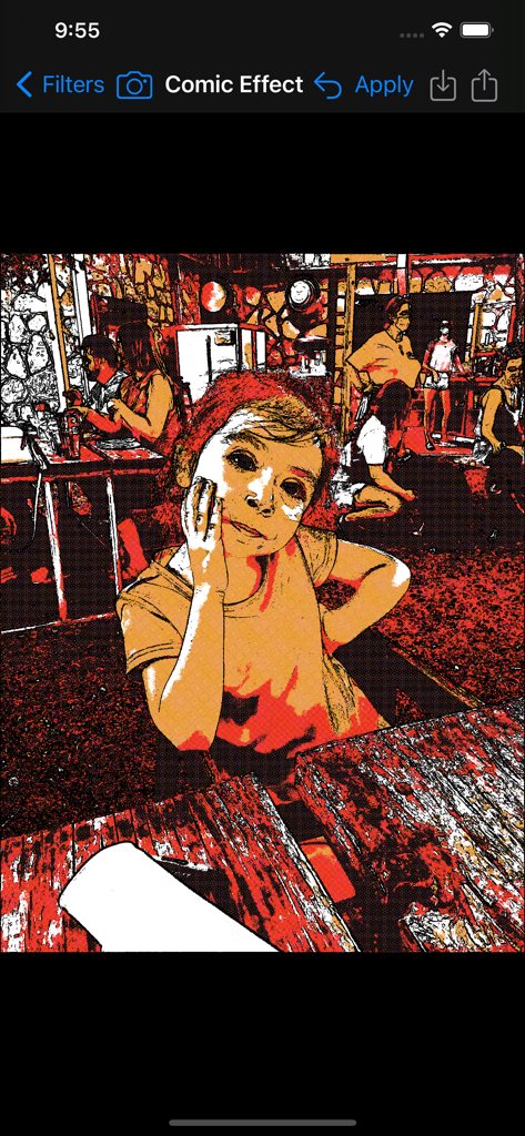 Retrato de uma jovem com o filtro de Efeito de Quadrinhos aplicado no aplicativo Image Filters Photo Editor +