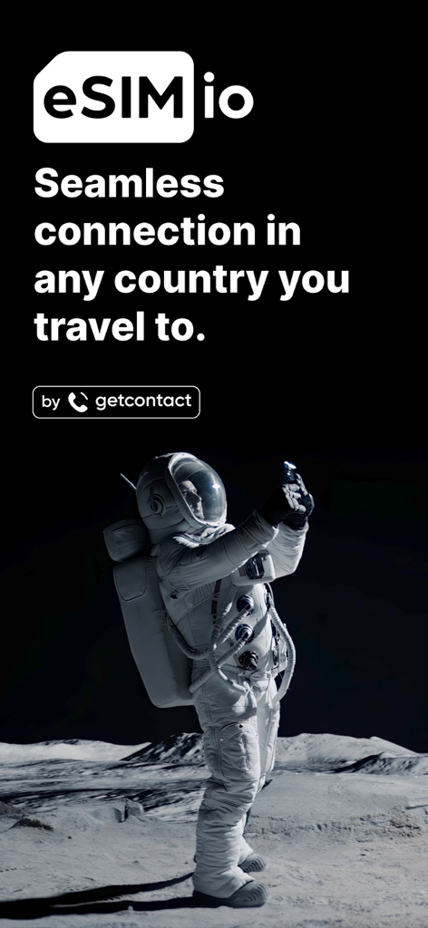 Pantalla de introducción de la aplicación eSIM io con un astronauta en la luna usando un smartphone para conectividad global