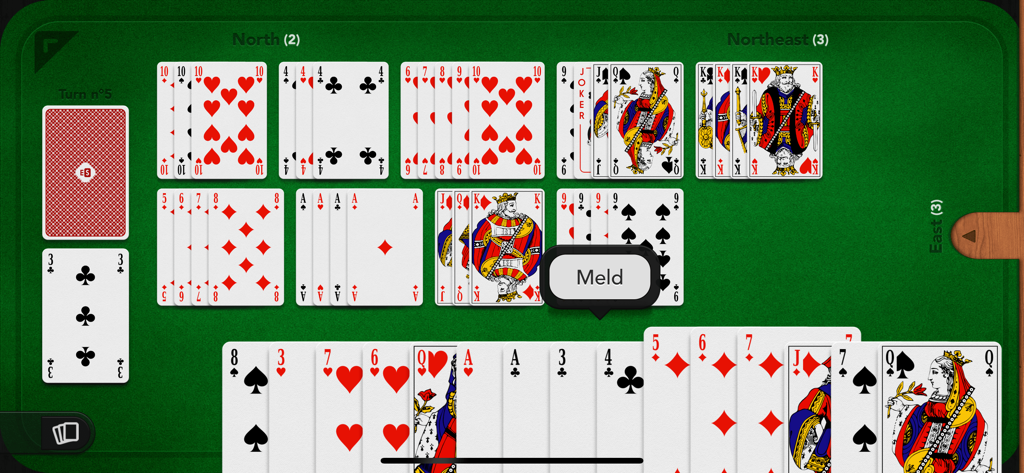 Jugabilidad del juego de cartas Rummy con melds y secuencias sobre una mesa verde