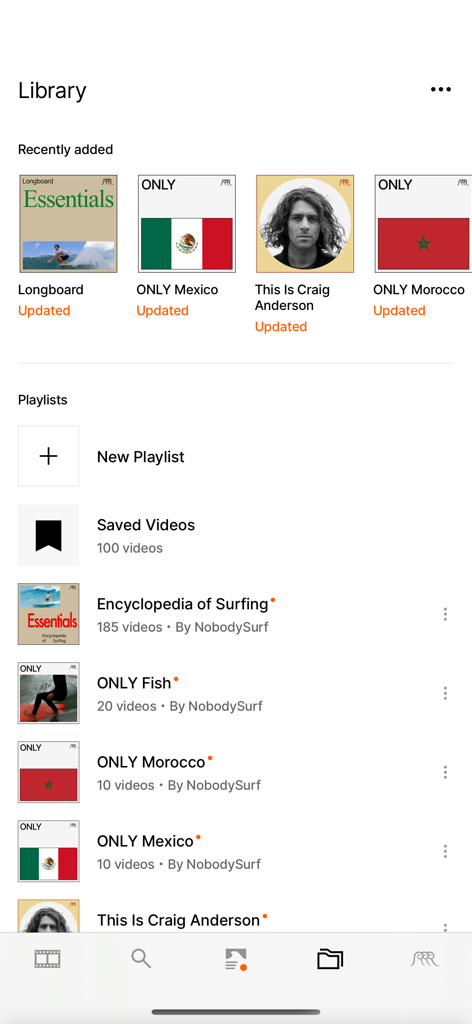 NobodySurf - Surfing Videos - L'écran de la bibliothèque de l'application NobodySurf présentant des listes de lecture vidéo de surf organisées et du contenu récemment ajouté