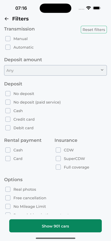 Localrent rent a car - Localrent 앱 검색 필터 화면, 차량 변속기, 보증금 유형 및 보험 적용 범위 옵션 표시