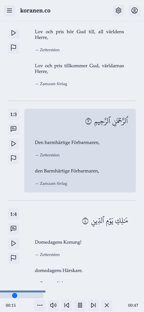 Koranen på svenska zamzam - Captura de pantalla de la aplicación Koranen på svenska zamzam que muestra versos coránicos en árabe y traducciones al sueco.