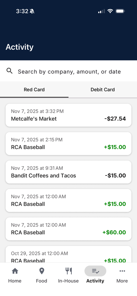 Registo de atividades na aplicação Red Card Athletics mostrando transações de refeições recentes e créditos de conta para um estudante atleta