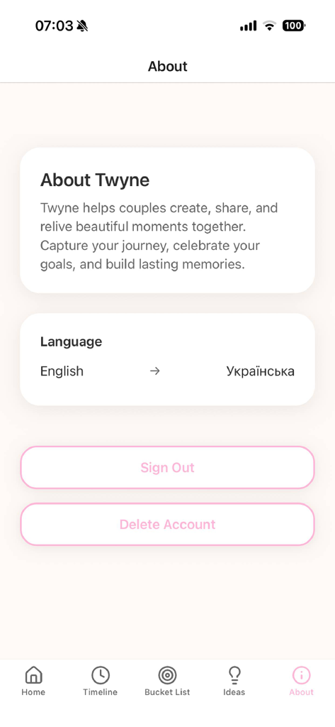 Twyne Moments - About screen of the Twyne Moments app featuring the app description, language selection, and account management options.