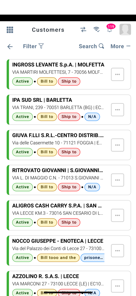 Interfaz de la aplicación XTEL que muestra una lista de clientes minoristas activos con direcciones y detalles de facturación