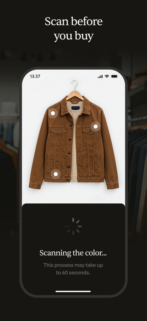 Color analysis - Daily Male - La interfaz de la aplicación Daily Male mostrando un escaneo de color por IA de una chaqueta marrón con el encabezado 'Escanea antes de comprar'.
