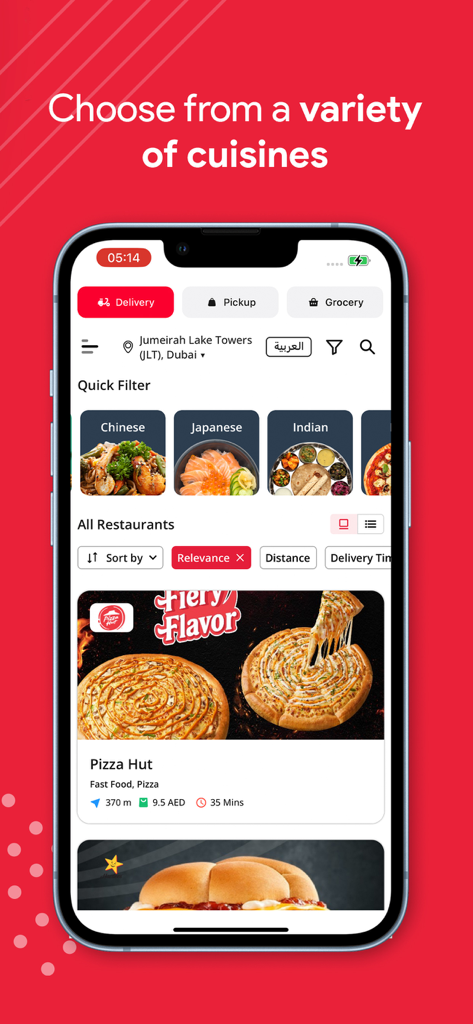 EatEasyアプリのインターフェースに様々な料理と配達オプションが表示されている。
