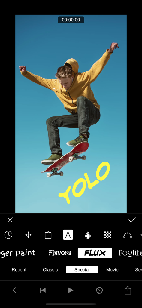 동영상 텍스트 오버레이를 위한 커스텀 폰트 선택을 보여주는 Filmmaker Pro 앱 인터페이스