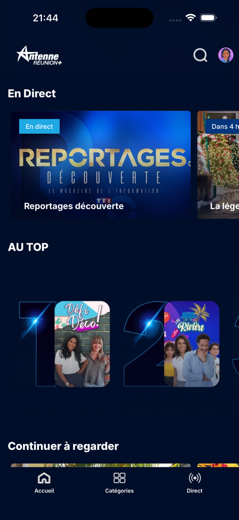 L'interface de l'application Antenne Reunion Plus affiche les programmes TV en direct et les émissions les plus populaires.