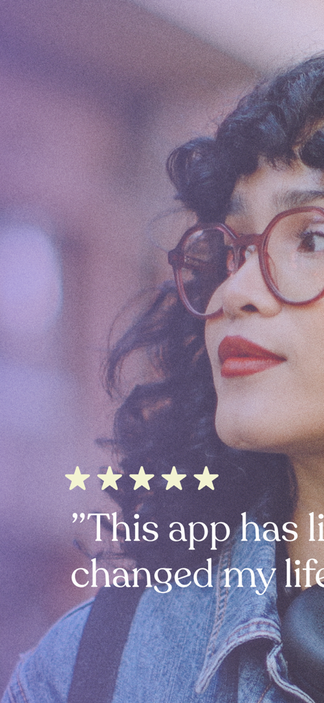 Portrait of a woman with red glasses and a five star rating for the Tiimo app