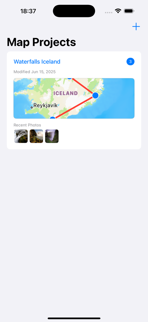 TravelMapped - Panel de la aplicación TravelMapped que muestra una lista de proyectos de mapas de viajes con una vista previa de un viaje a Islandia que incluye un mapa de ruta y miniaturas de fotos