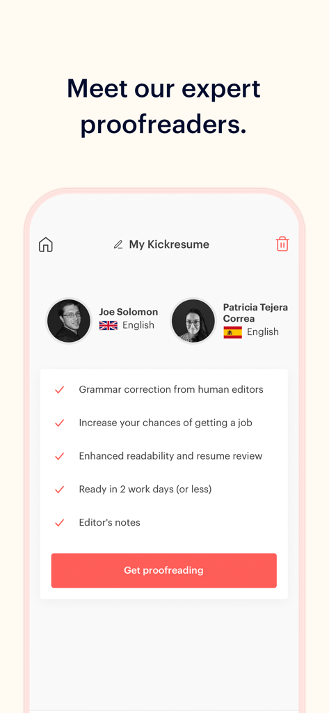 Kickresume: AI Resume Builder - Pantalla de la aplicación Kickresume que muestra servicios de corrección humana con perfiles de editores expertos