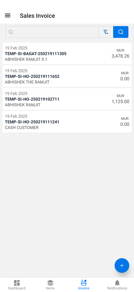 Elenco fatture di vendita che mostra transazioni e dettagli cliente nell'app ERP Elastik.