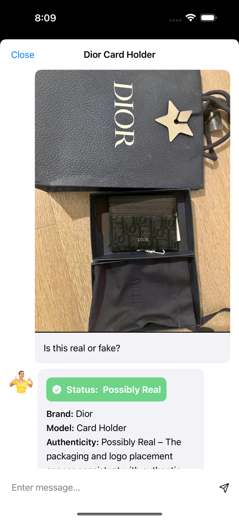 Analisi di autenticità di un portacarte Dior utilizzando l'app Legit Check AI scanner che mostra uno stato 'Possibilmente Reale'