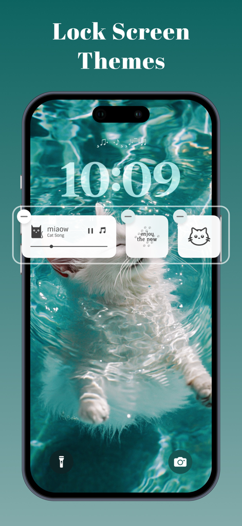 Daily Theme: Aesthetic Widgets - Pantalla de bloqueo de iPhone con un fondo de pantalla de gato y widgets estéticos