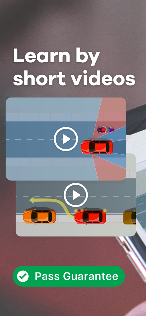 TheoryPal 앱 화면에 짧은 운전 이론 동영상 강의와 합격 보장 배지가 표시되어 있습니다.