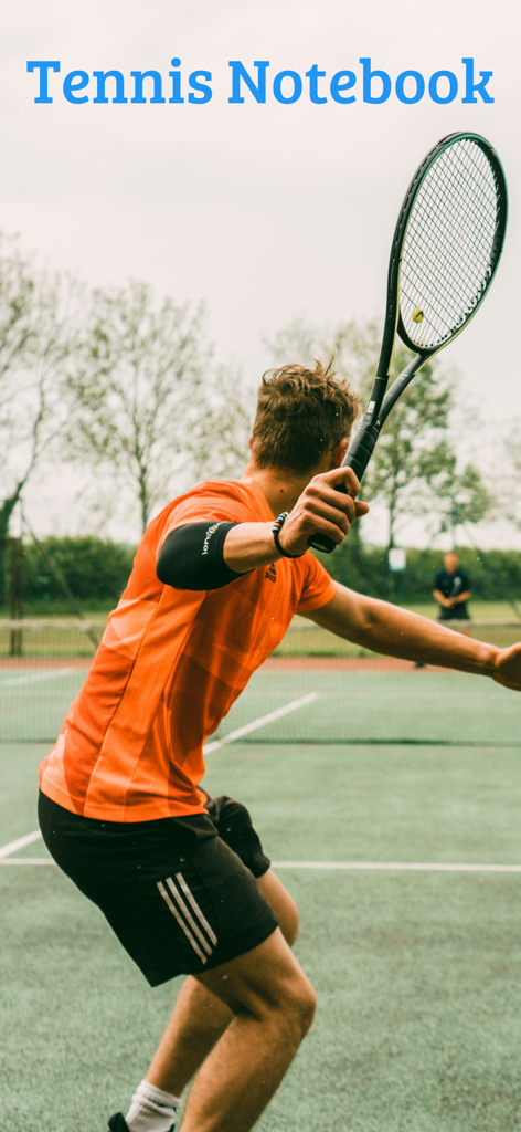 Tennis Memo - コート上のテニスプレーヤーのアクションと「テニスノート」というテキスト