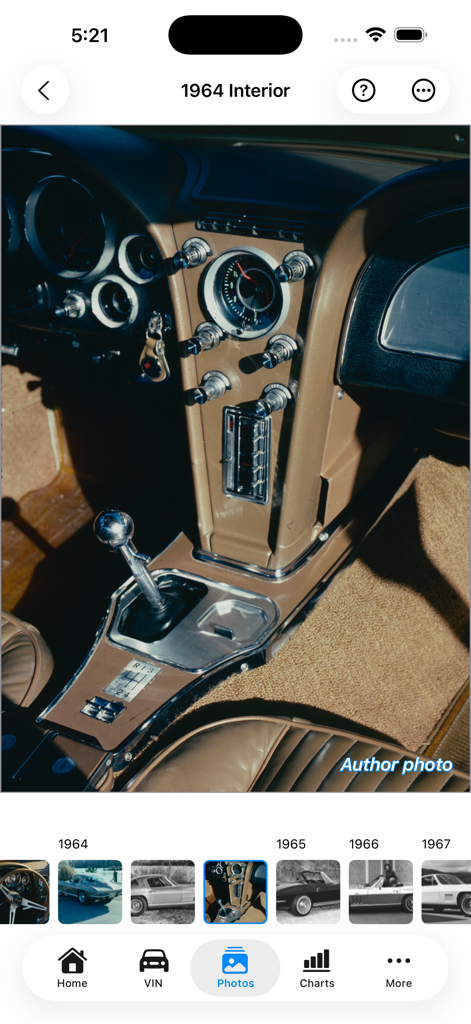 1964年製コルベットのダッシュボードとセンターコンソールのインテリアビュー（フォトギャラリーナビゲーション付き）