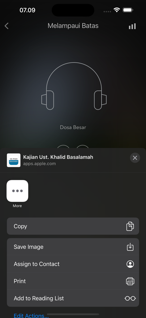 iOS share sheet and action menu interface for the Kajian Ust. Khalid Basalamah Islamic lecture app