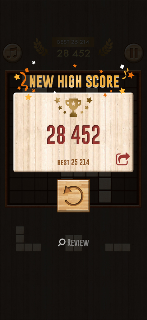 Block Puzzle Woody Origin - Una schermata di nuovo record in Block Puzzle Woody Origin che mostra un punteggio di 28452 su uno sfondo di legno con l'icona di un trofeo d'oro e coriandoli.