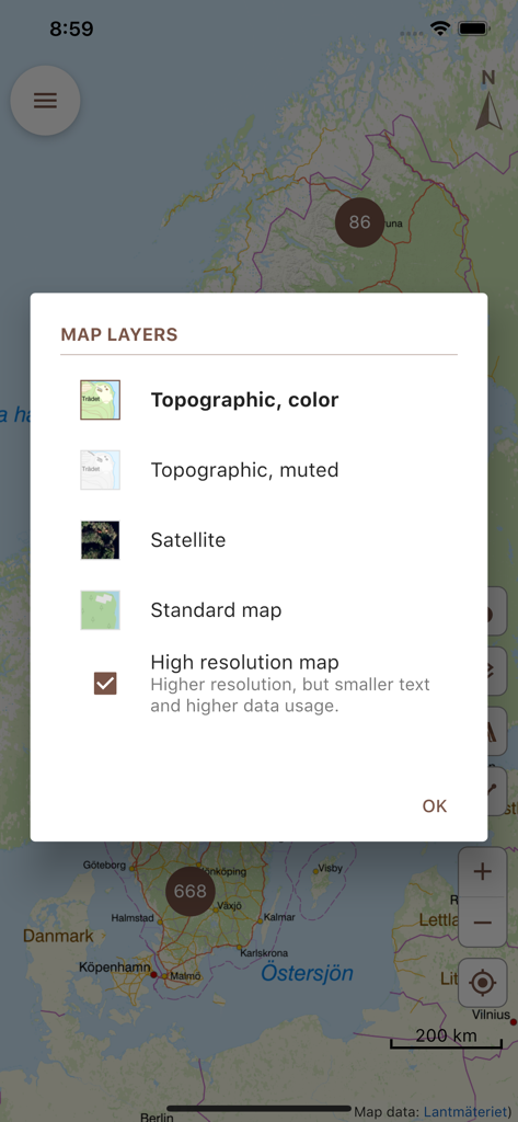 Interfaz de la aplicación Shelter Map que muestra opciones de capas de mapa como satélite topográfico y mapa estándar