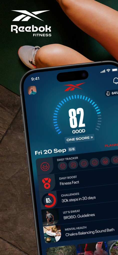 Pantalla de inicio de Reebok Fitness App que muestra una puntuación de salud, seguimiento de actividad y funciones de bienestar mental