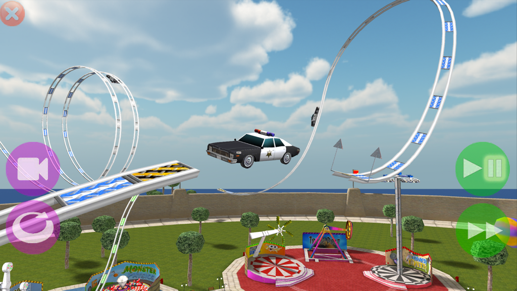 Off the Rails® - Un'auto della polizia salta attraverso un vuoto su un tracciato di montagna russa personalizzato con loop.