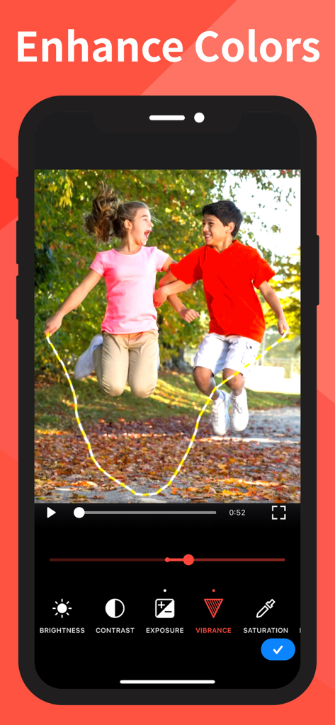 Interfaccia dell'app Slow-Fast Motion Video Editor che mostra strumenti di regolazione del colore come vividezza e luminosità per l'editing video.
