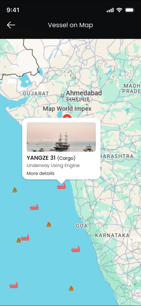 Ship Finder: GPS Ship Tracking - Interfaz de la aplicación Buscador de Barcos que muestra un mapa marítimo en tiempo real con posiciones de embarcaciones y detalles de buques de carga