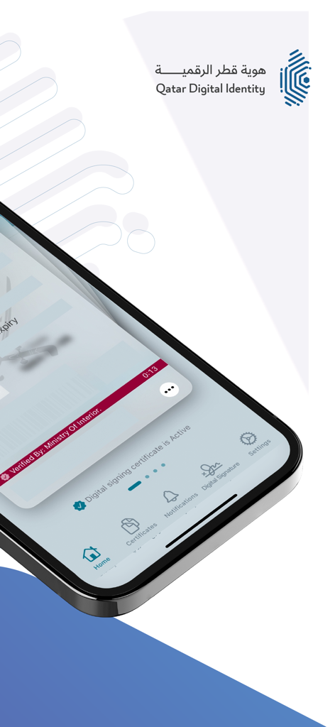 Smartphone-Bildschirm, der die Benutzeroberfläche der Qatar Digital Identity App mit digitaler Signatur und Zertifikatsstatus anzeigt.