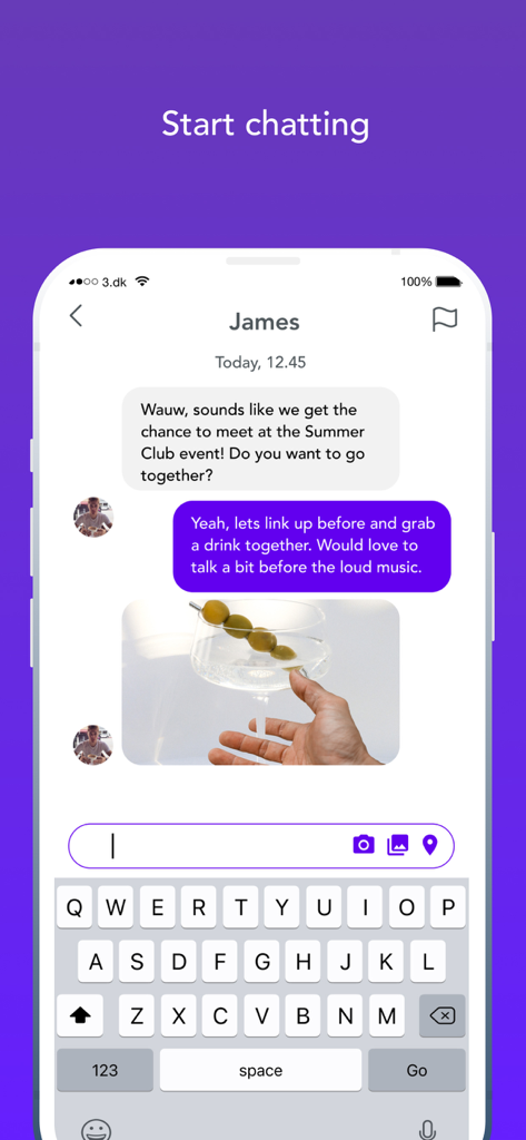 Interfaz de chat de la app Krown mostrando una conversación entre dos usuarios planeando encontrarse en un local para tomar algo
