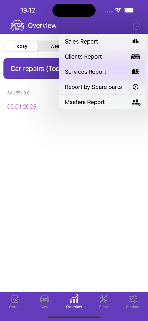 Pantalla de resumen de negocio en la aplicación Auto Repair mostrando una lista de informes disponibles como ventas y servicios.