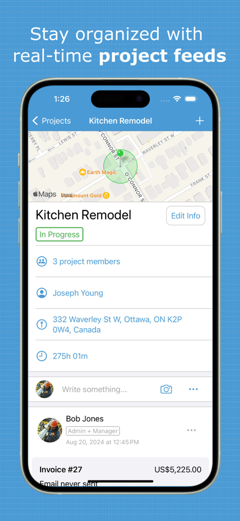 Interfaz de la aplicación móvil Probuild que muestra un feed de proyecto en tiempo real con ubicación en mapa y detalles del trabajo para una remodelación de cocina.