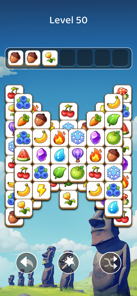 Uma tela de jogo móvel do Tile Explorer mostrando um quebra-cabeça de combinação tripla com ícones de frutas e natureza contra um fundo de estátuas Moai da Ilha de Páscoa.
