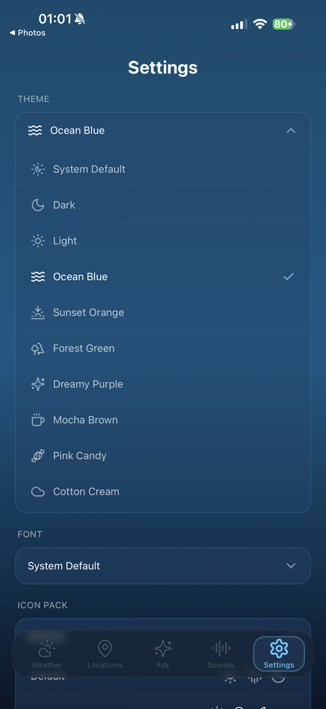 Weather & Chill - La pantalla de personalización de temas de la aplicación Weather and Chill, que presenta una lista de opciones de colores estéticos como Azul Océano y Naranja Atardecer