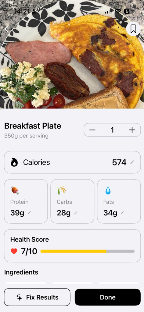 Optimeal: AI Calorie Counter - Interfaz de la aplicación Optimeal que muestra las calorías y macronutrientes identificados por IA para una comida de desayuno
