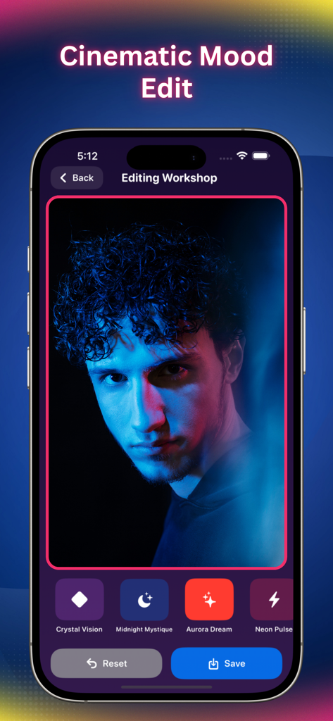 Aura AI Photo Magic - Interfaz de la aplicación Aura AI mostrando una edición de retrato cinematográfica con filtros de iluminación de neón azul y rojo