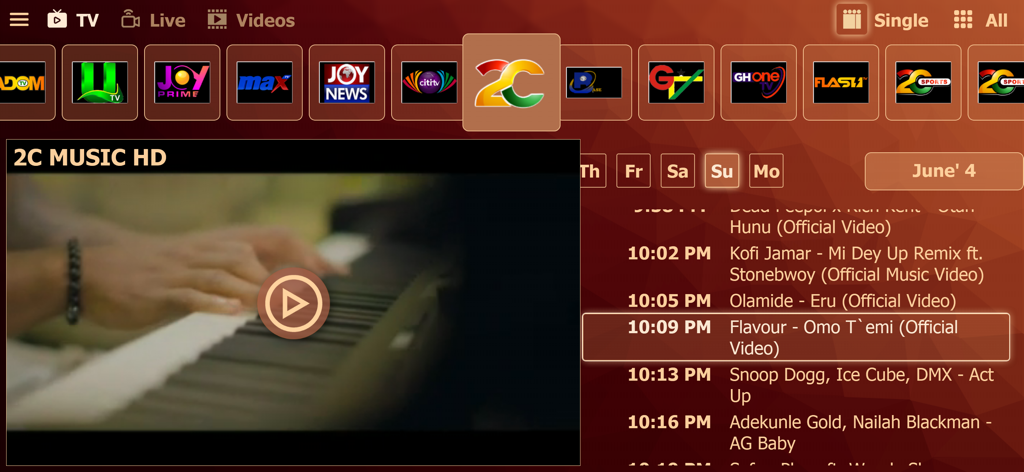 Interfaccia dell'app 2CTV con un lettore di canali musicali in diretta e una guida ai programmi TV africani integrata