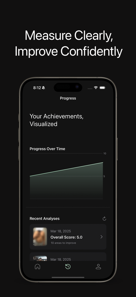 Ratr: Build Your Dream Body - Ratrアプリのダッシュボード。AI評価と最近の分析とともに、体格の進捗状況を時間とともに視覚化しています。
