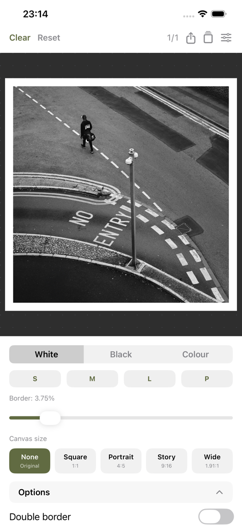 Border Pro - Interface do aplicativo Border Pro mostrando uma foto em preto e branco com borda branca e opções de tamanho de tela.